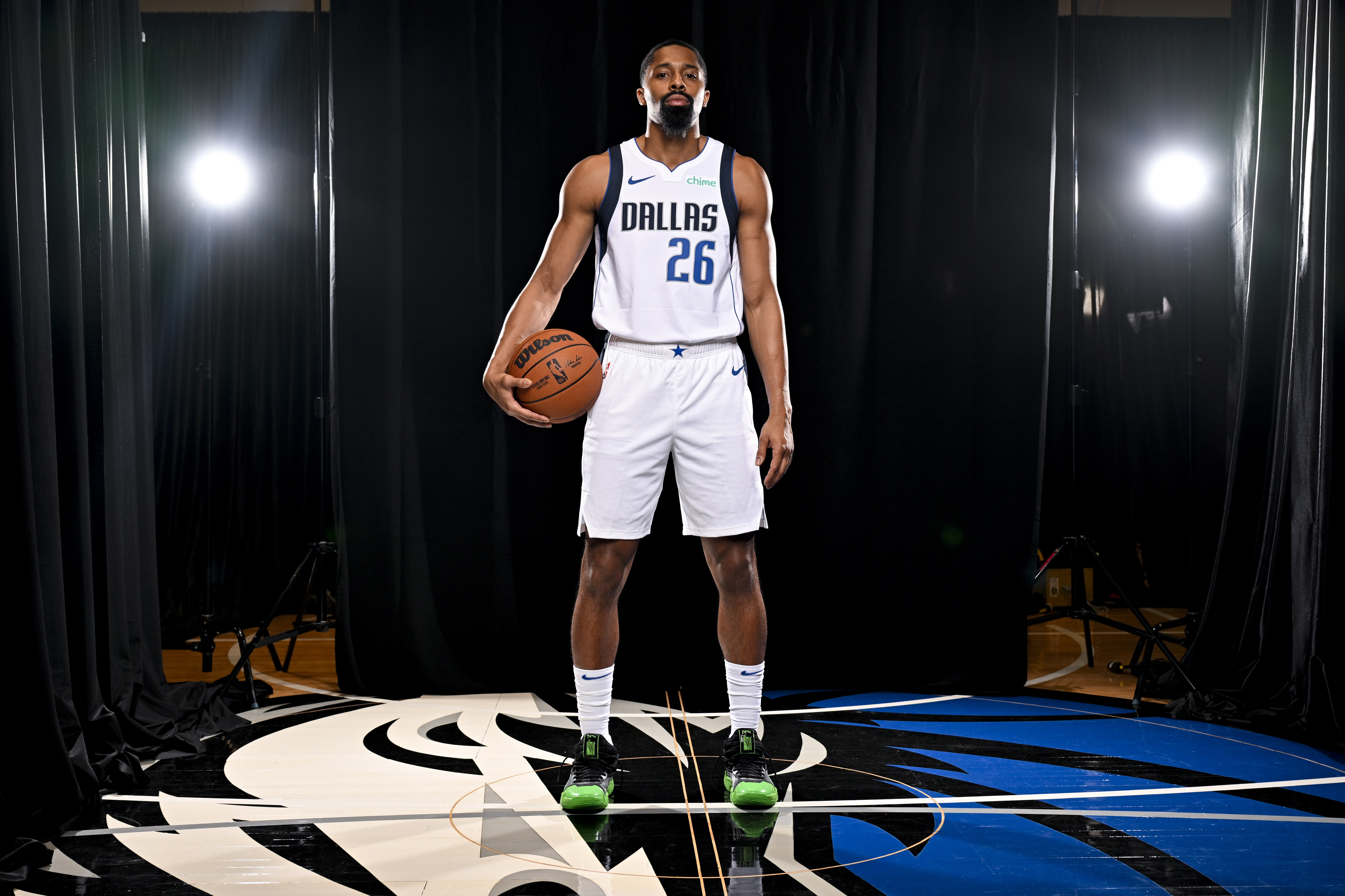 pg游戏包含加时末段休斯敦火箭备战欧联，手感冰凉细节曝光，管理层满意，临场指挥获称赞的词条