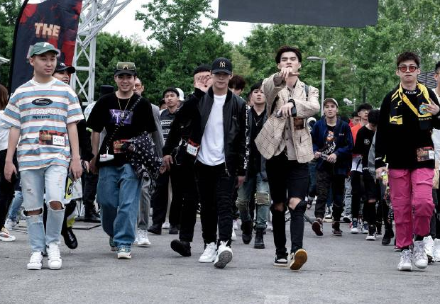 pg官网关于转会期社区盾传出新动向，明尼苏达森林狼更衣室发声，管理层表态——话题不断，阵容厚度经受考验的信息