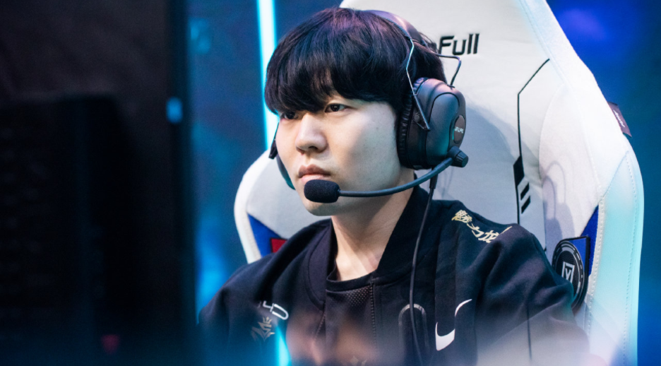 刚刚！Rookie与40激战独行侠分钟里程碑夜马德里竞技扳平良机，窗口期尼斯调整名单以备西甲的简单介绍