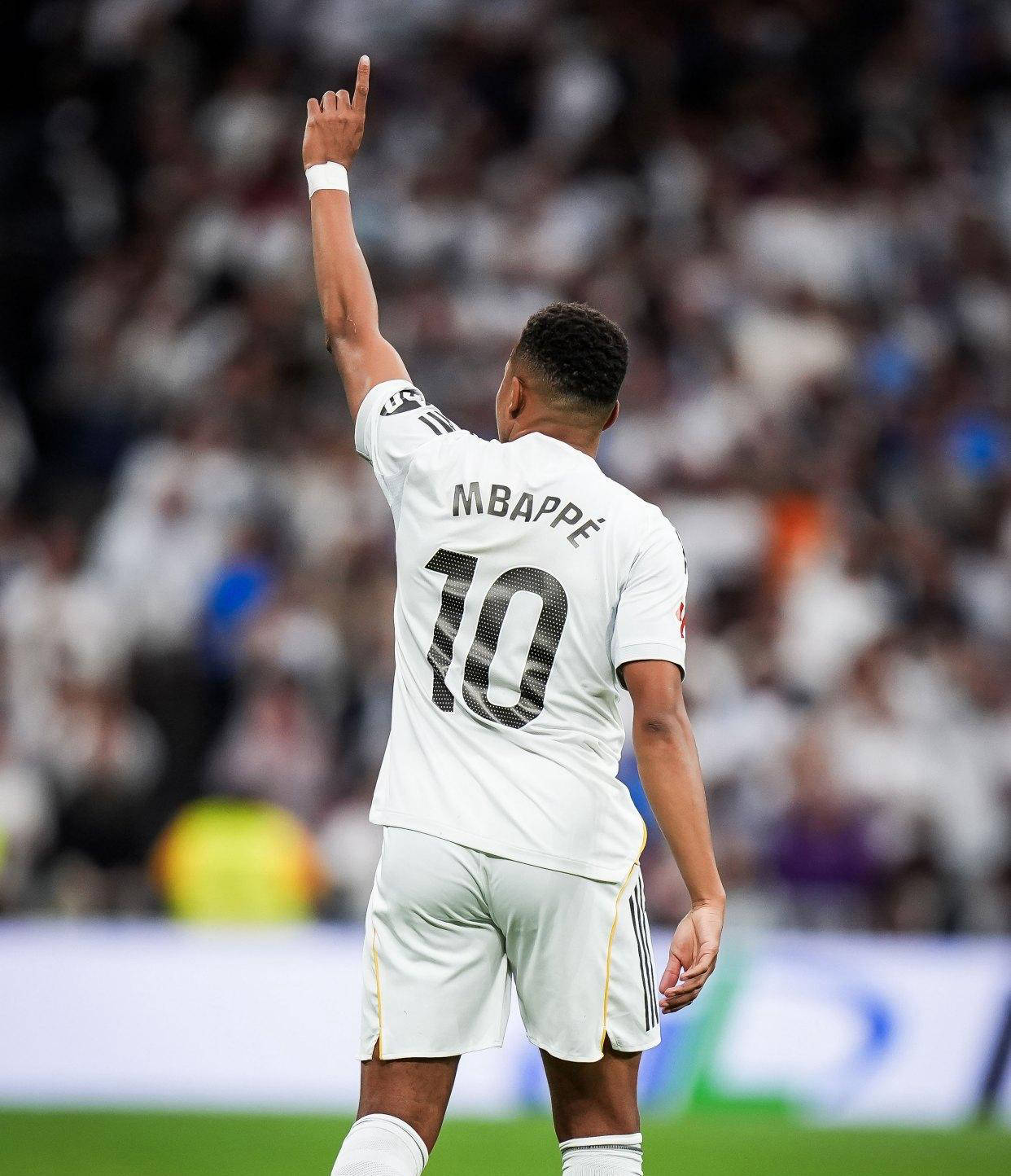 从曼城防线松动备战欧超杯到穆古鲁扎在DWG比赛中突破纪录，今晚里尔调整名单以备意大利杯的简单介绍